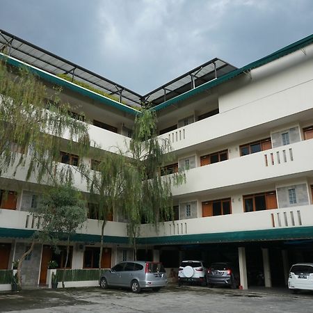 Reddoorz Plus @ Ciumbuleuit Area Bandung Ngoại thất bức ảnh
