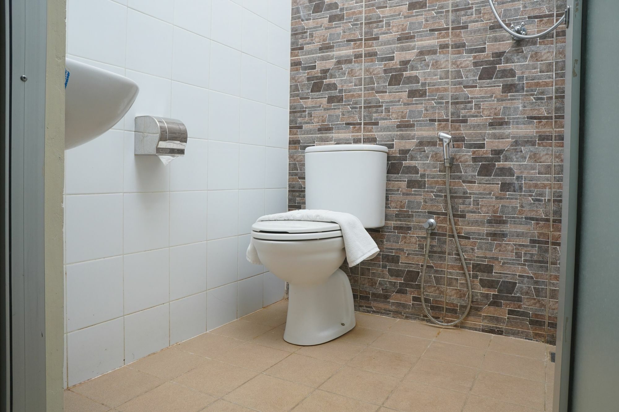 Reddoorz Plus @ Ciumbuleuit Area Bandung Ngoại thất bức ảnh